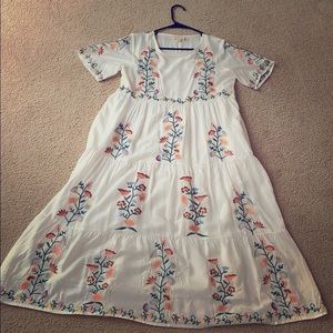 White Floral maxi dress boho style!